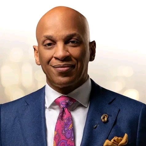 Biography Of Donnie Mcclurkin: Age, Music Career, Family, Songs & Pictures