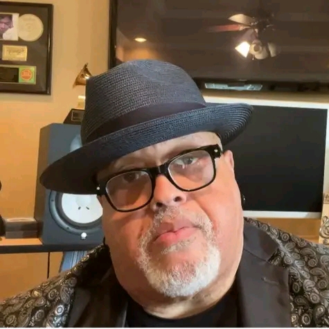 Biography Of Fred Hammond: Age, Music Career, Family, Songs & Pictures