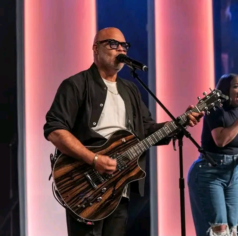 Biography Of Israel Houghton: Age, Music Career, Family, Songs & Pictures