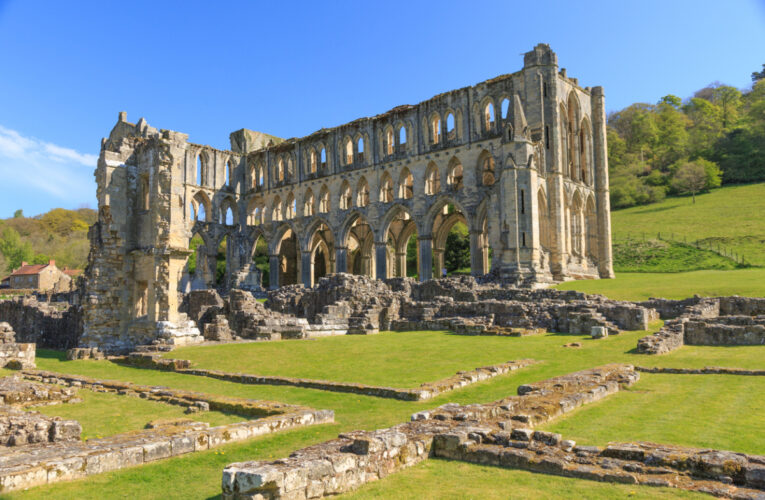 a walk through one of England’s finest abbeys